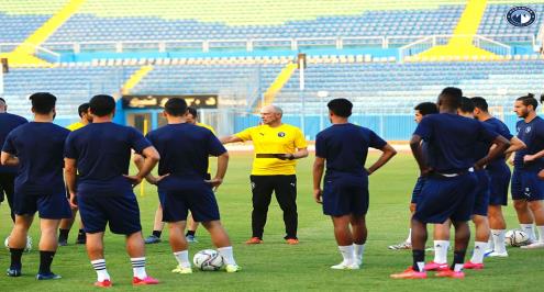 تاكيس يُعلن قائمة بيراميدز لمباراة فيوتشر